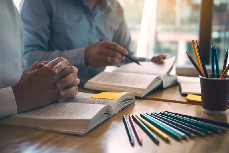 Studia na kierunku administracji — jaka praca po studiach?
